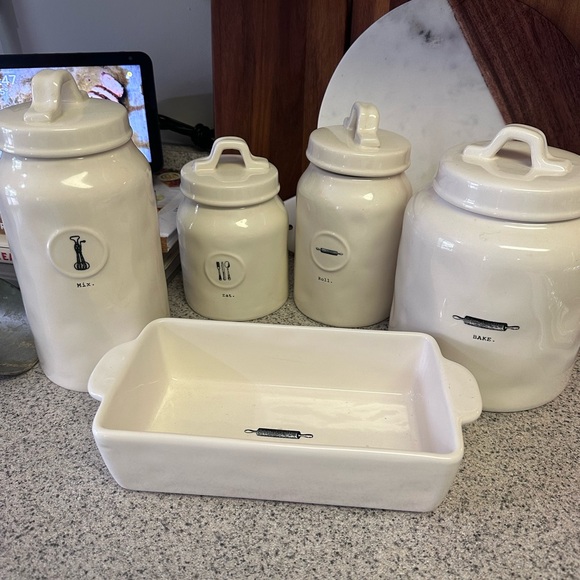 Rae Dunn Icon set all but one canister prestine. One crack on the back of 1.